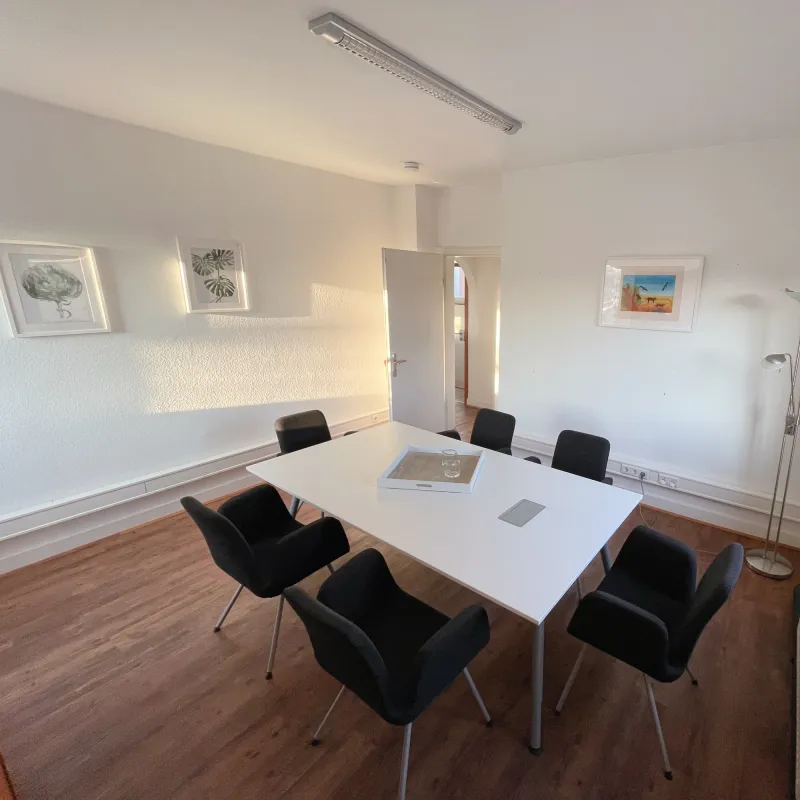 Besprechungsraum mit Platz für bis zu 6 Personen