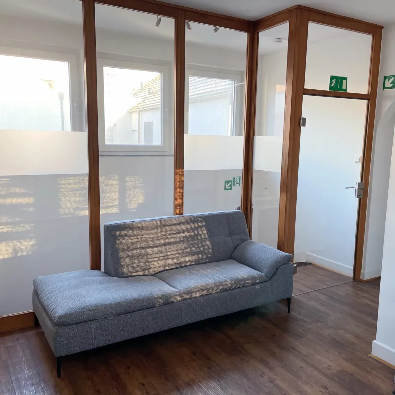 Gemütliche Sofaecke für Pausen